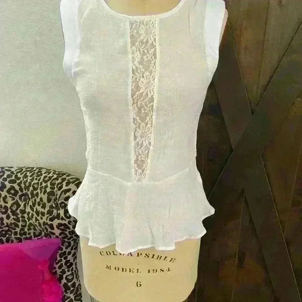 C’estT01, Size Medium White Lace and Cotton Sleeveless top